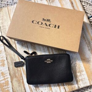 NWT Coach Black Pebbled Leather Wristlet